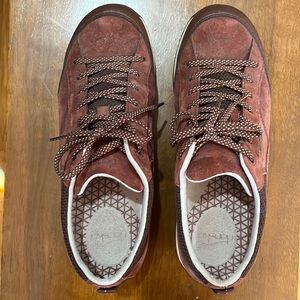 Dansko Paisley Women’s 40 burgundy vibram shoes